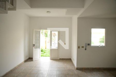 Sala de casa de condomínio para alugar com 2 quartos, 140m² em Chácara Canta Galo, Cotia