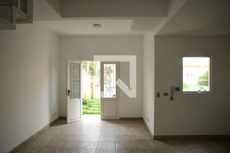 Sala de casa de condomínio para alugar com 2 quartos, 140m² em Chácara Canta Galo, Cotia