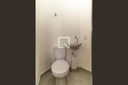 Banheiro de kitnet/studio para alugar com 1 quarto, 28m² em Santa Cecilia, São Paulo