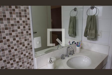 Apartamento à venda com 124m², 3 quartos e 2 vagasBanheiro da Suíte 1