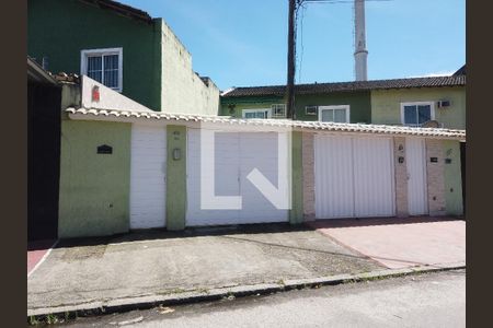 Casa à venda com 65m², 2 quartos e 2 vagasFachada