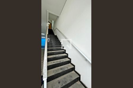 Escada de casa para alugar com 3 quartos, 333m² em Jardim Adriana, Guarulhos