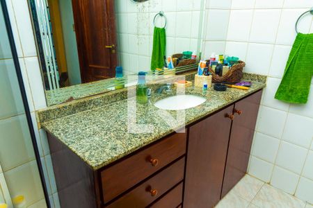 Casa à venda com 300m², 3 quartos e 2 vagasBanheiro - Quarto 2