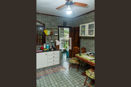 Casa à venda com 300m², 3 quartos e 2 vagasCozinha - Armários