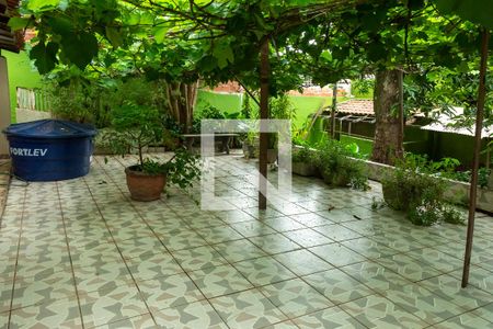 Casa à venda com 300m², 3 quartos e 2 vagasQuintal