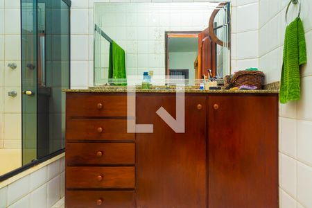 Casa à venda com 300m², 3 quartos e 2 vagasBanheiro - Quarto 2