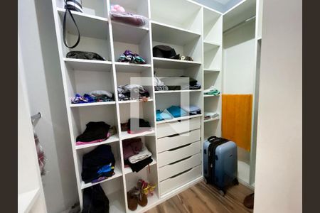 Apartamento à venda com 76m², 3 quartos e 1 vaga Apartamento à venda com 76m², 3 quartos e 1 vagaCloset da suíte
