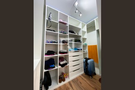 Apartamento à venda com 76m², 3 quartos e 1 vaga Apartamento à venda com 76m², 3 quartos e 1 vagaCloset da suíte