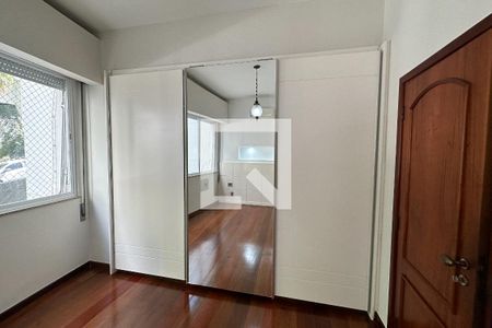 Apartamento para alugar com 206m², 5 quartos e 2 vagas Apartamento para alugar com 206m², 5 quartos e 2 vagasSuíte