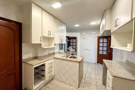 Apartamento para alugar com 206m², 5 quartos e 2 vagas Apartamento para alugar com 206m², 5 quartos e 2 vagasCozinha