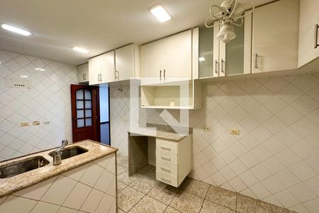 Apartamento para alugar com 206m², 5 quartos e 2 vagas Apartamento para alugar com 206m², 5 quartos e 2 vagasCozinha
