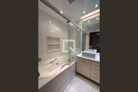 Apartamento para alugar com 206m², 5 quartos e 2 vagas Apartamento para alugar com 206m², 5 quartos e 2 vagasBanheiro Social