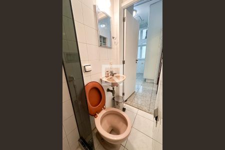 Apartamento para alugar com 206m², 5 quartos e 2 vagas Apartamento para alugar com 206m², 5 quartos e 2 vagasBanheiro de Serviço