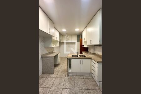 Apartamento para alugar com 206m², 5 quartos e 2 vagas Apartamento para alugar com 206m², 5 quartos e 2 vagasCozinha