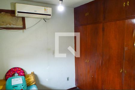 Casa de condomínio à venda com 178m², 5 quartos e 2 vagasQuarto 2