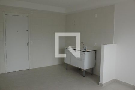 Sala/Cozinha/Área de Serviço de apartamento para alugar com 1 quarto, 33m² em Jardim Itacolomi, São Paulo