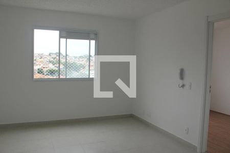 Sala/Cozinha/Área de Serviço de apartamento para alugar com 1 quarto, 33m² em Jardim Itacolomi, São Paulo