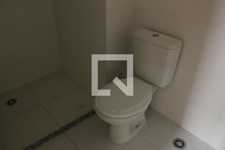 Banheiro de apartamento para alugar com 1 quarto, 33m² em Jardim Itacolomi, São Paulo