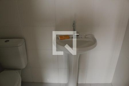 Banheiro de apartamento para alugar com 1 quarto, 33m² em Jardim Itacolomi, São Paulo