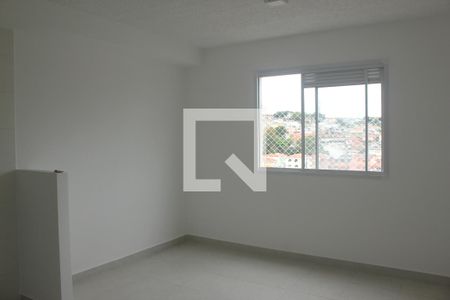 Sala/Cozinha/Área de Serviço de apartamento para alugar com 1 quarto, 33m² em Jardim Itacolomi, São Paulo