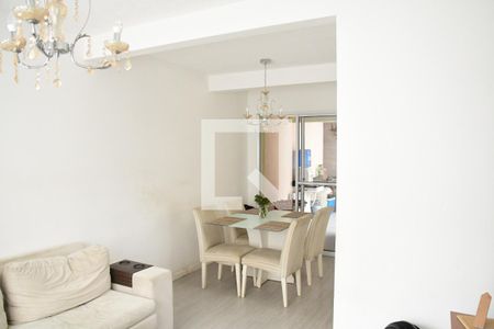 Sala de casa de condomínio para alugar com 2 quartos, 123m² em Jardim Petropolis, Cotia
