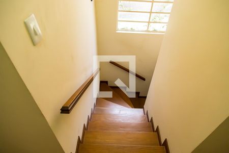 Casa à venda com 207m², 4 quartos e 2 vagasCorredor - Escada