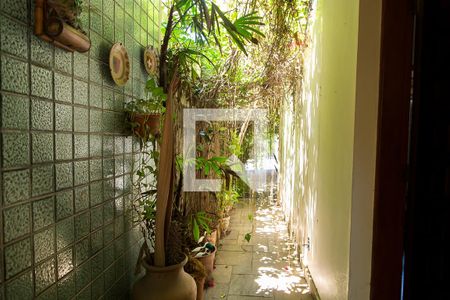 Casa à venda com 207m², 4 quartos e 2 vagasCorredor Lateral