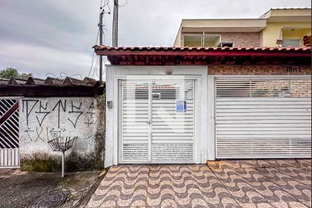 Casa para alugar com 79m², 2 quartos e 2 vagasFachada