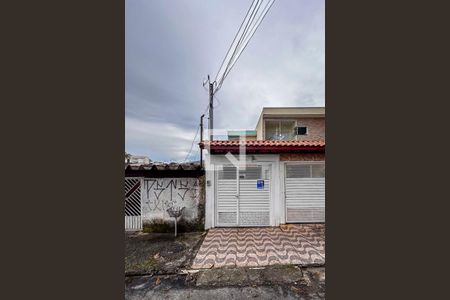 Casa para alugar com 79m², 2 quartos e 2 vagasFachada