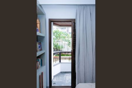 Apartamento à venda com 178m², 4 quartos e 2 vagas Apartamento à venda com 178m², 4 quartos e 2 vagasVaranda da Suíte 2