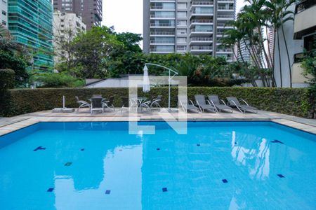 Apartamento à venda com 178m², 4 quartos e 2 vagas Apartamento à venda com 178m², 4 quartos e 2 vagasÁrea comum - Piscina