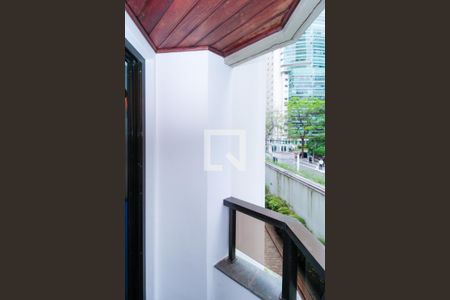Apartamento à venda com 178m², 4 quartos e 2 vagas Apartamento à venda com 178m², 4 quartos e 2 vagasVaranda da Suíte 2