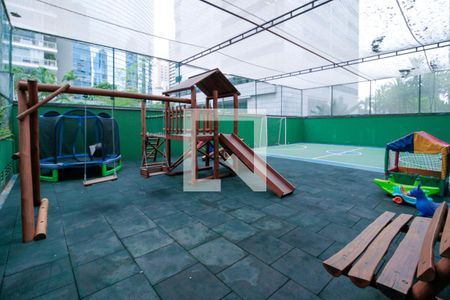 Apartamento à venda com 178m², 4 quartos e 2 vagas Apartamento à venda com 178m², 4 quartos e 2 vagasÁrea comum - Playground