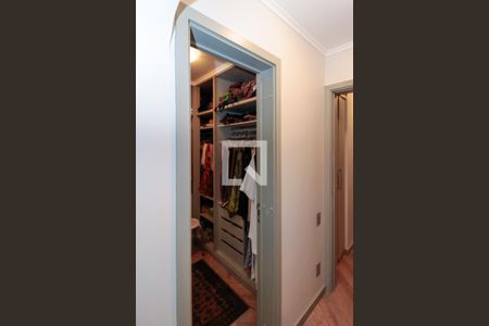 Apartamento à venda com 178m², 4 quartos e 2 vagas Apartamento à venda com 178m², 4 quartos e 2 vagasCloset da suíte