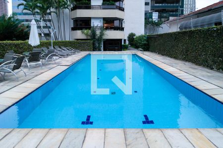 Apartamento à venda com 178m², 4 quartos e 2 vagas Apartamento à venda com 178m², 4 quartos e 2 vagasÁrea comum - Piscina