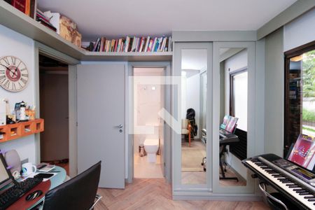 Apartamento à venda com 178m², 4 quartos e 2 vagas Apartamento à venda com 178m², 4 quartos e 2 vagasEscritório