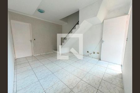 Sala de casa de condomínio para alugar com 2 quartos, 78m² em Jaraguá, São Paulo