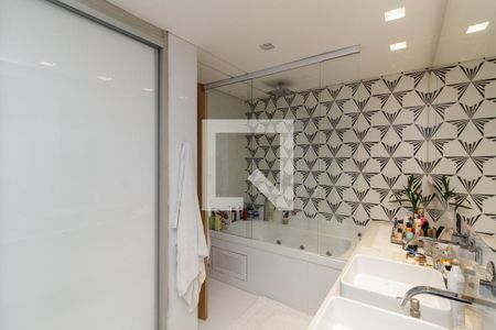 Apartamento à venda com 230m², 4 quartos e 2 vagas Apartamento à venda com 230m², 4 quartos e 2 vagasBanheiro 1 - Suíte