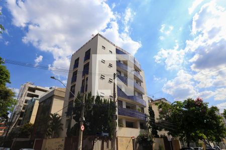 Apartamento para alugar com 220m², 3 quartos e 2 vagas Apartamento para alugar com 220m², 3 quartos e 2 vagasFachada