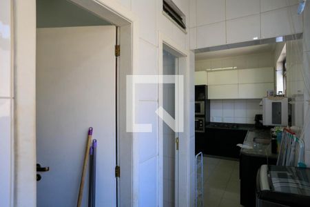 Apartamento para alugar com 220m², 3 quartos e 2 vagas Apartamento para alugar com 220m², 3 quartos e 2 vagasÁrea de Serviço