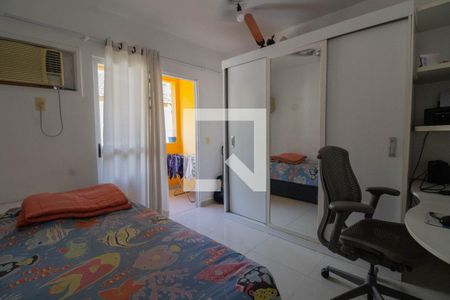Casa de condomínio à venda com 110m², 3 quartos e 2 vagasQuarto 3