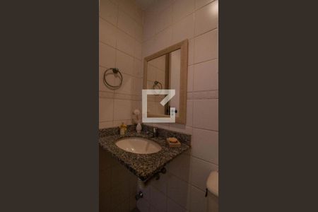 Casa de condomínio à venda com 110m², 3 quartos e 2 vagasLavabo