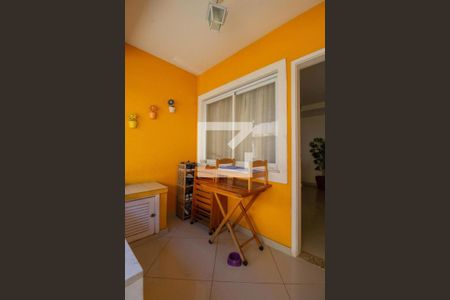 Casa de condomínio à venda com 110m², 3 quartos e 2 vagasEntrada