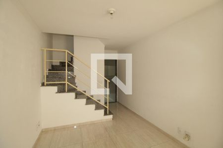 Sala de casa de condomínio para alugar com 3 quartos, 70m² em Vila Talarico, São Paulo