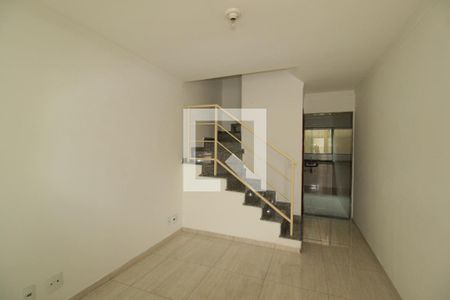 Sala de casa de condomínio para alugar com 3 quartos, 70m² em Vila Talarico, São Paulo