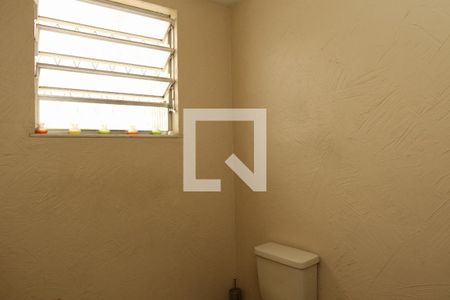 Casa de condomínio à venda com 250m², 3 quartos e sem vagaLavabo (1º Andar)