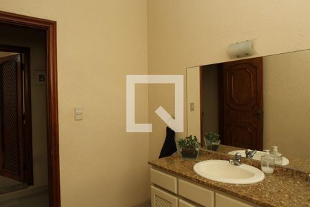 Casa de condomínio à venda com 250m², 3 quartos e sem vagaLavabo (1º Andar)