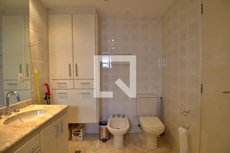 Apartamento à venda com 490m², 4 quartos e 5 vagasBanheiro da Suíte 3