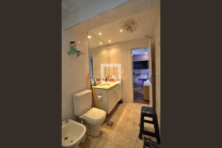 Apartamento à venda com 490m², 4 quartos e 5 vagasBanheiro da Suíte 2