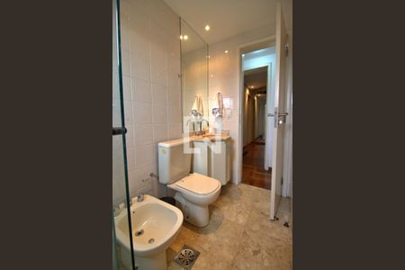 Apartamento à venda com 490m², 4 quartos e 5 vagasBanheiro da Suíte 1